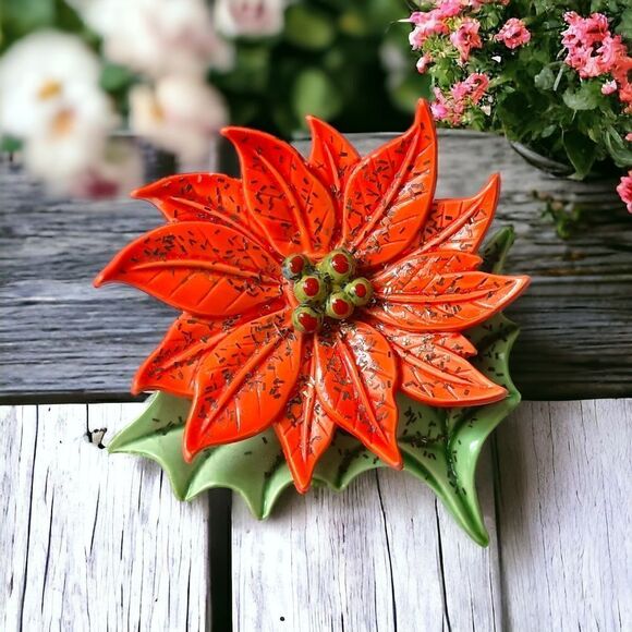 Vintage Poinsettia Brooch Pin Celluloid Plastic Christmas MCM Holiday Winter Red - Picture 11 of 14